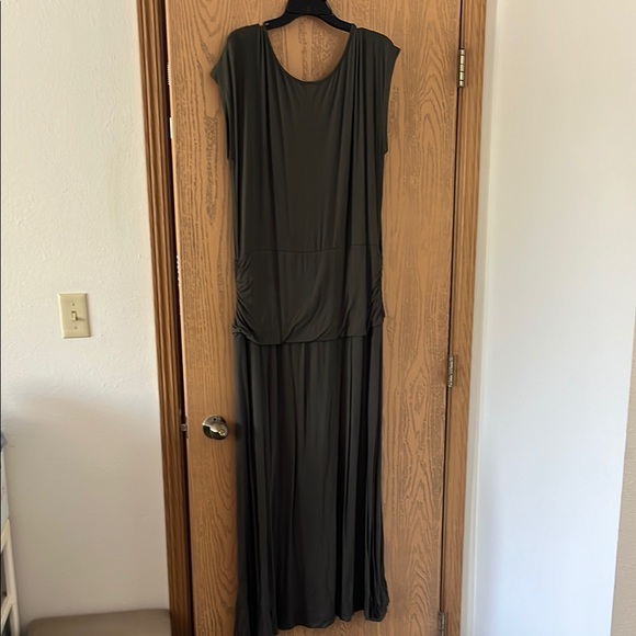 Torrid Green V-Neck Maxi Dress - Picture 3 of 3